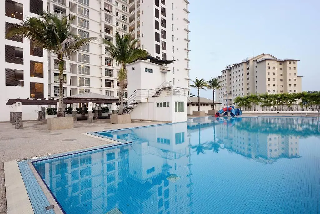 Lavish Retreat: Stylish & Scenic Penthouse Apartment Johor Bahru 0*,