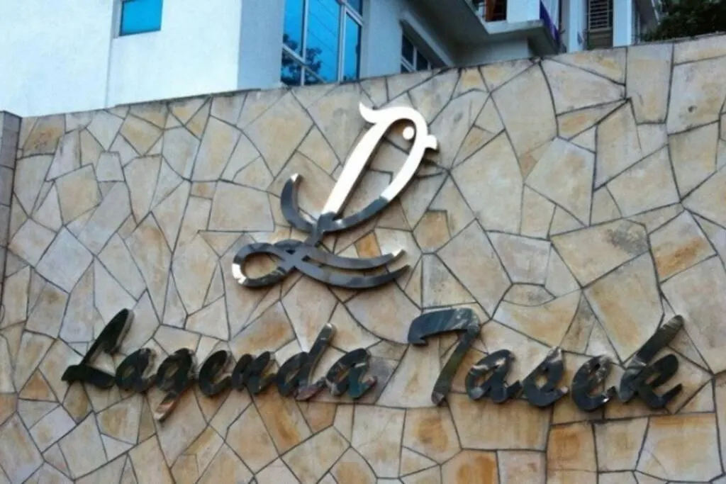 Lavish Retreat: Stylish & Scenic Penthouse Apartment Johor Bahru Malaysia