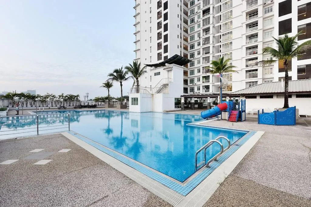 Lavish Retreat: Stylish & Scenic Penthouse Apartment Johor Bahru