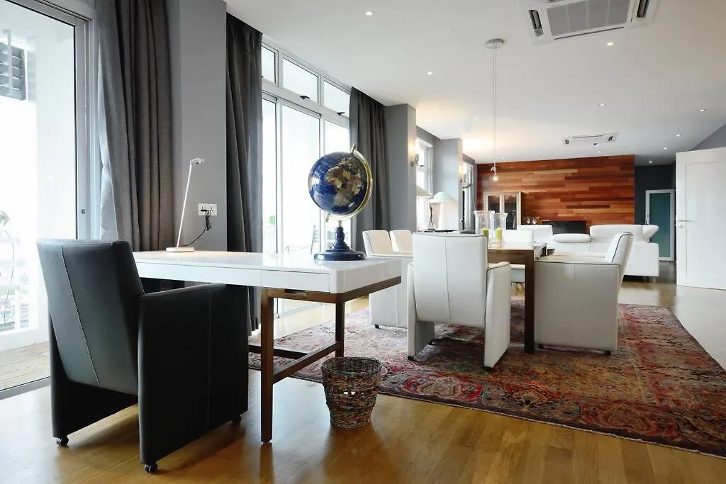 Lavish Retreat: Stylish & Scenic Penthouse Apartment Johor Bahru 0*,  Malaysia