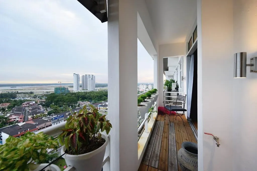 Lavish Retreat: Stylish & Scenic Penthouse Apartment Johor Bahru Malaysia